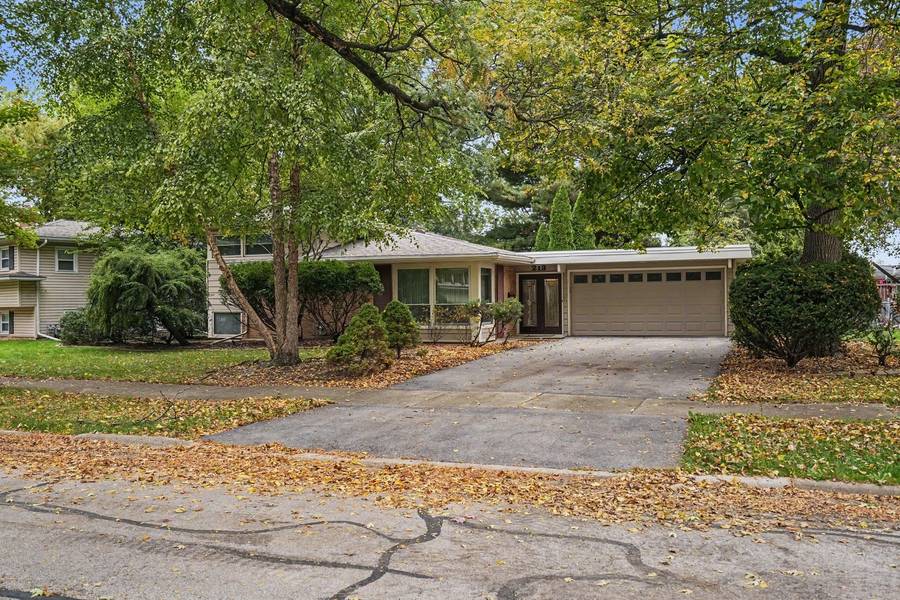 213 Triton LN, Naperville, IL 60540