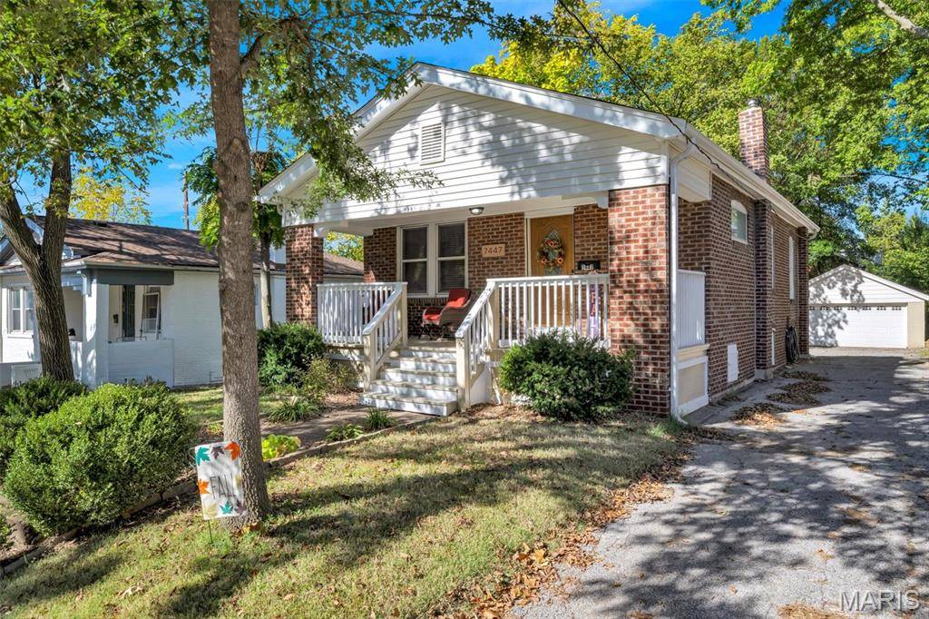 7447 Gayola PL, Maplewood, MO 63143