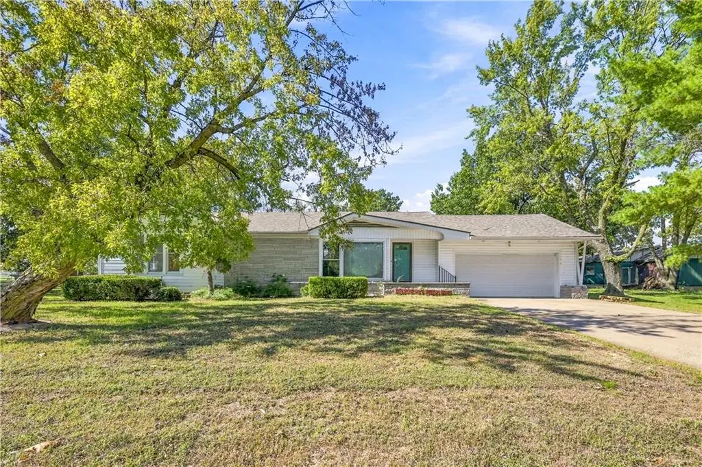 1220 S State Line RD, Galena, KS 66739