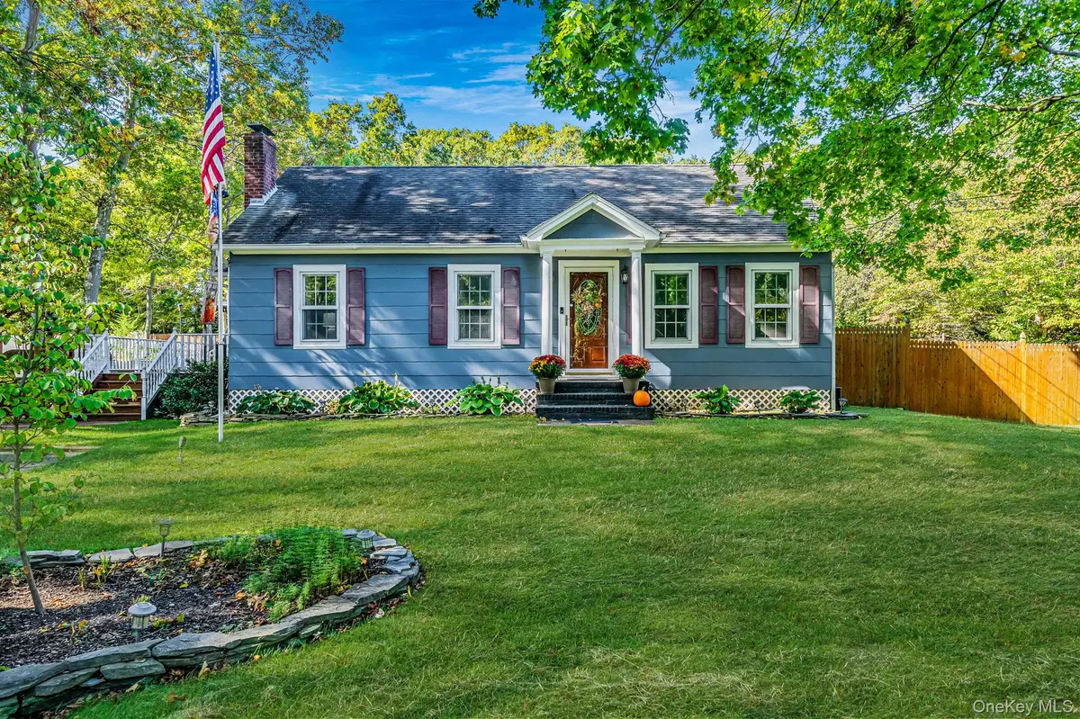 44 Oregon AVE, Medford, NY 11763