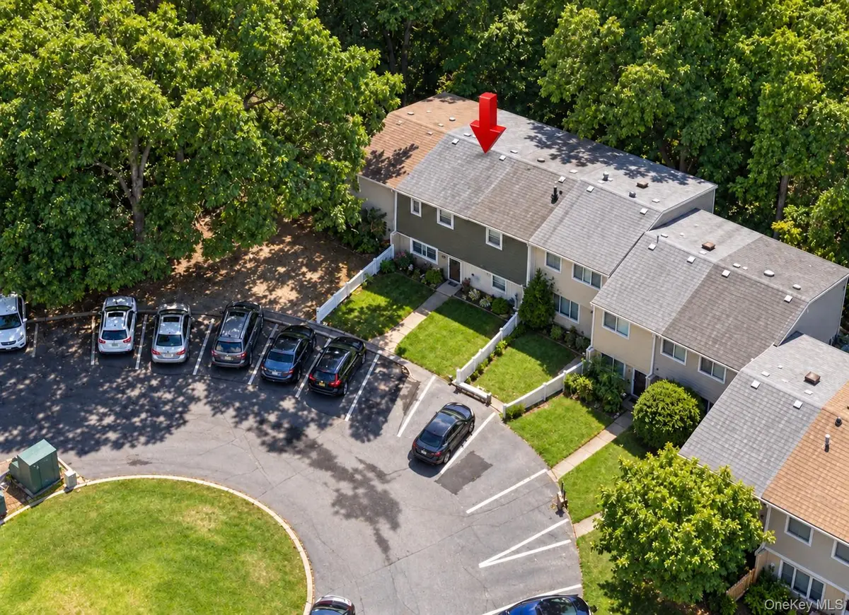 206 Hill Rise, Calverton, NY 11933