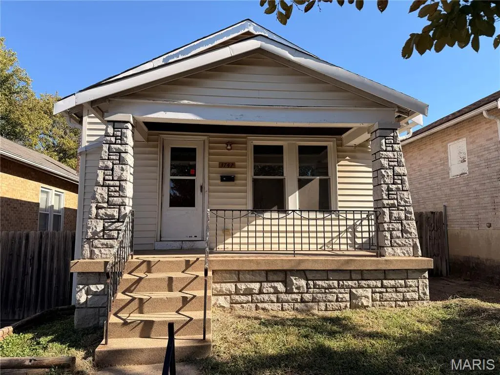 3747 Neosho ST, St Louis, MO 63116