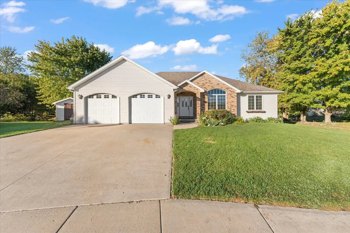 101 Red Bud CT, Mahomet, IL 61853