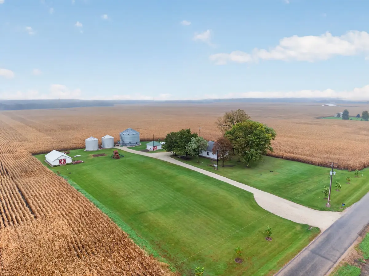 1279 N 1550th RD, Streator, IL 61364