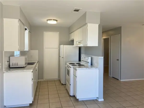 3405 Dolphin DR #B, Austin, TX 78704