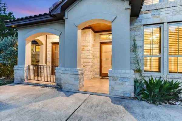 17704 Regatta View DR, Jonestown, TX 78645