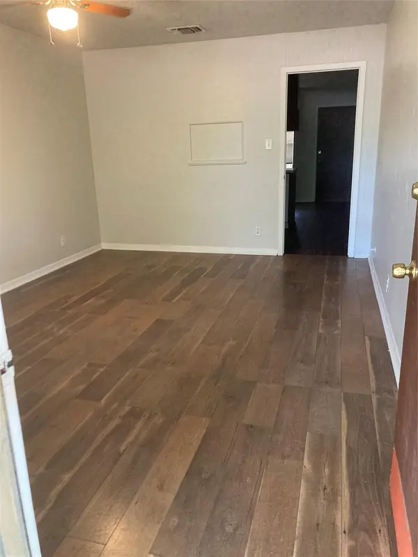 2401 Ventura DR #B, Austin, TX 78741