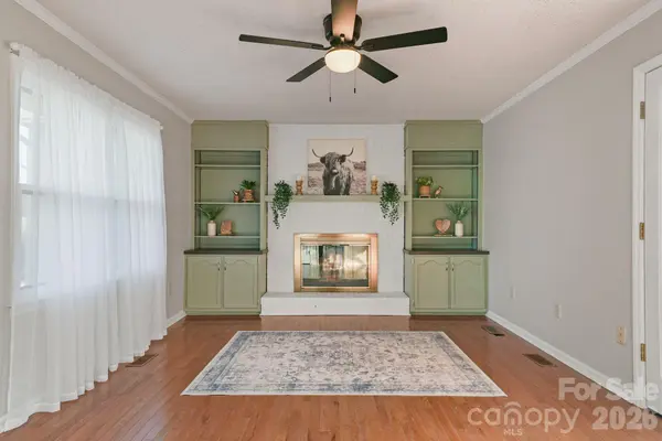 5976 Gold Creek Estate DR, Hickory, NC 28601