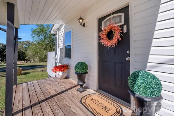 112 W Poplar ST, Stanley, NC 28164
