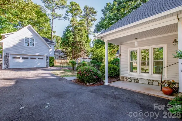 351 Catalina DR, Mooresville, NC 28117