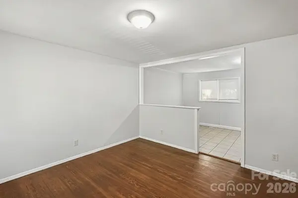 301 Edgegreen DR, Charlotte, NC 28217