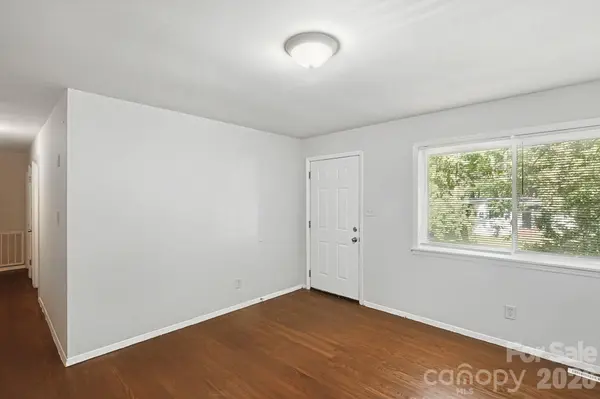 301 Edgegreen DR, Charlotte, NC 28217