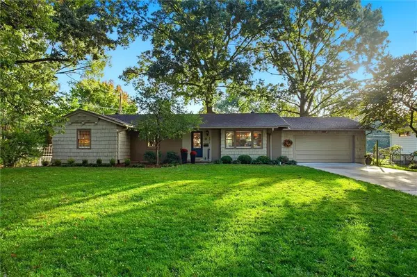 9815 Howe DR, Overland Park, KS 66206