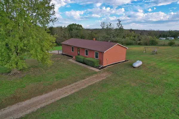 10879 90th ST, Oskaloosa, KS 66066