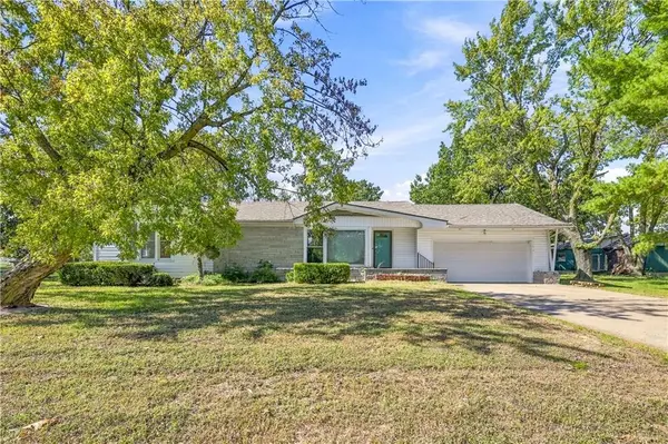 1220 S State Line RD, Galena, KS 66739