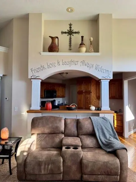 1305 Talon DR, Cameron, MO 64429