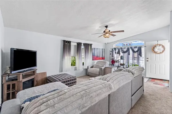 921 NE White Oaks LN, Oak Grove, MO 64075