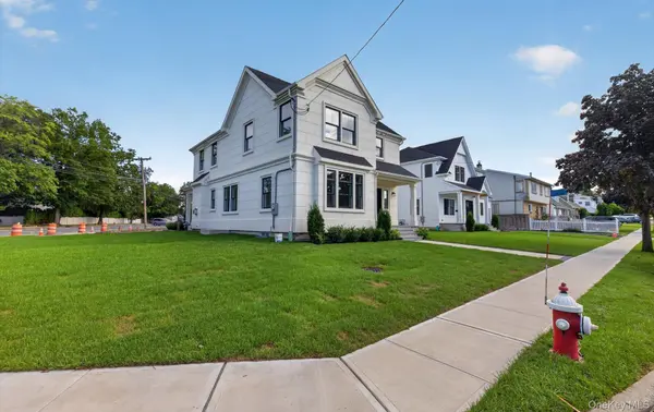 131 Searingtown RD, Albertson, NY 11507