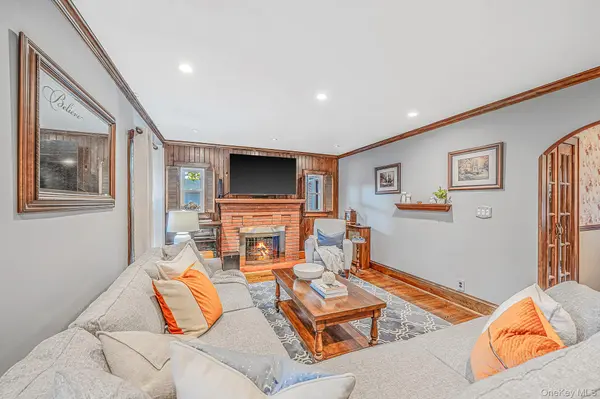 44 Oregon AVE, Medford, NY 11763