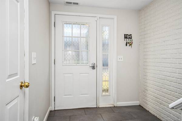 160 Elmcrest DR, Fishkill, NY 12524