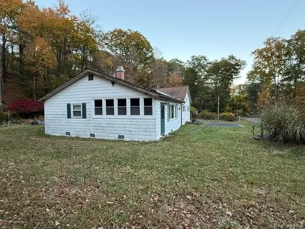 82 Moon Haw RD, West Shokan, NY 12494