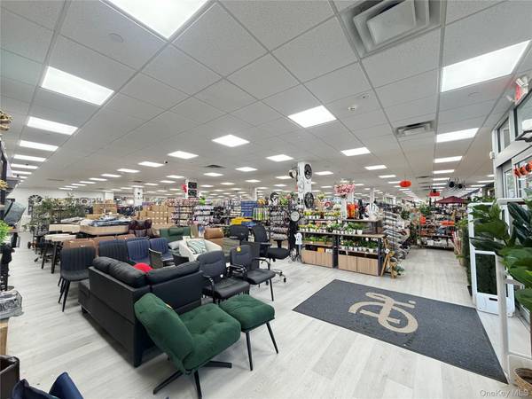 901 Carmans RD, Massapequa, NY 11758