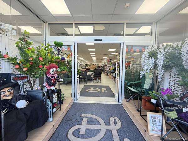 901 Carmans RD, Massapequa, NY 11758
