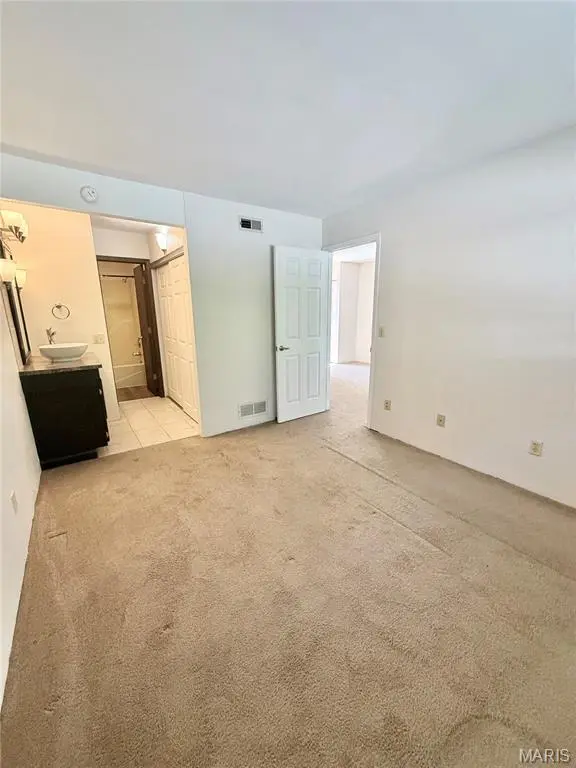 66 PEACHTREE LN, Fairview Heights, IL 62208