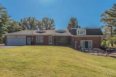 11631 Fallbrook DR, Town And Country, MO 63131
