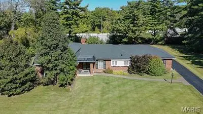 11631 Fallbrook DR, Town And Country, MO 63131