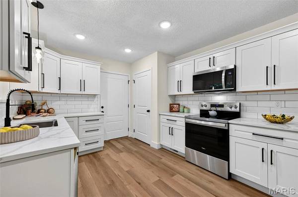 1911 Jean DR, Arnold, MO 63010