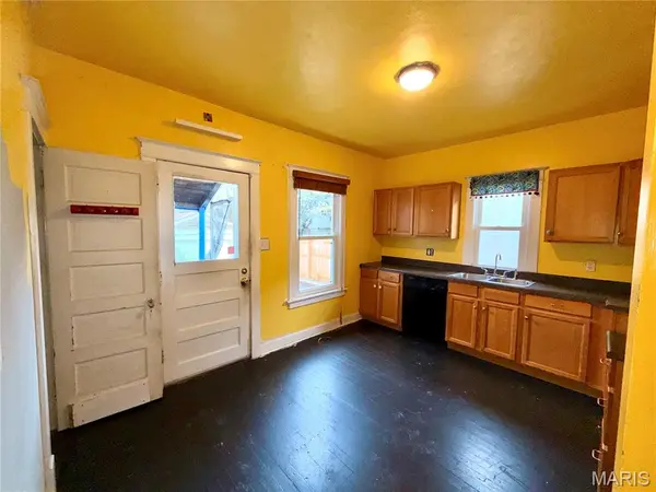 3747 Neosho ST, St Louis, MO 63116