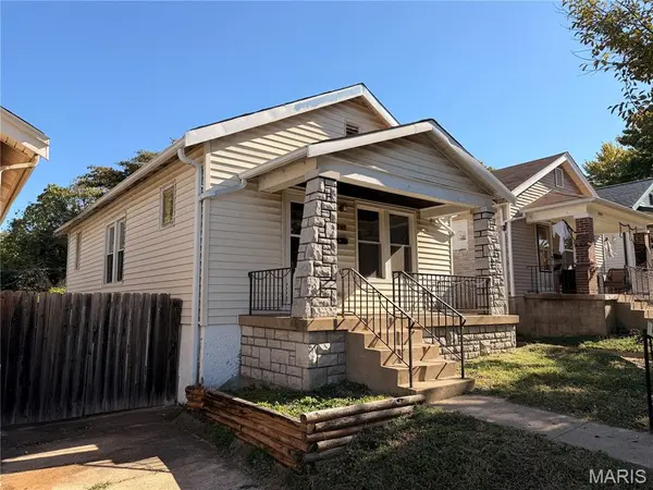 3747 Neosho ST, St Louis, MO 63116