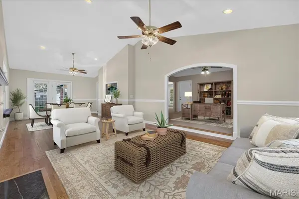 832 Westwood DR, Ballwin, MO 63011