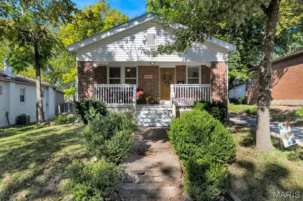 7447 Gayola PL, Maplewood, MO 63143