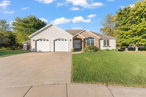 101 Red Bud CT, Mahomet, IL 61853