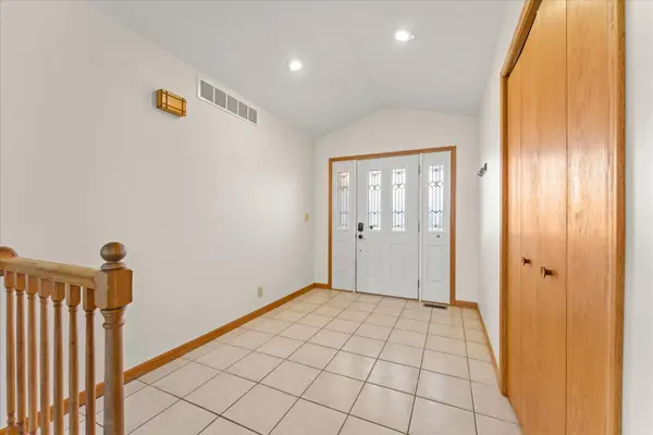 101 Red Bud CT, Mahomet, IL 61853