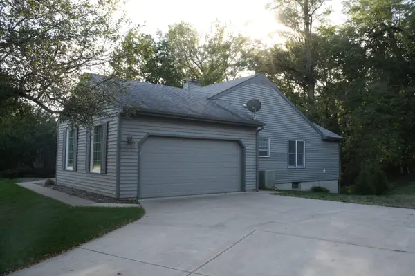 15 Thornwood CT #15, Moline, IL 61265