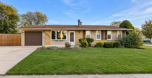 19439 Beechnut DR, Mokena, IL 60448