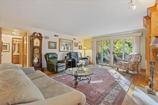 3850 W Bryn Mawr AVE #207-208, Chicago, IL 60659