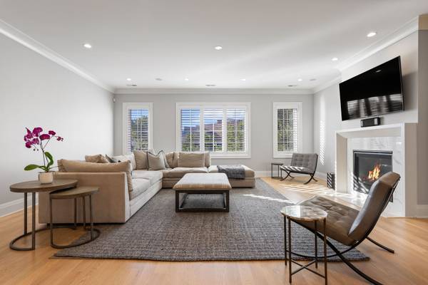 1142 W Diversey Pkwy #3, Chicago, IL 60614