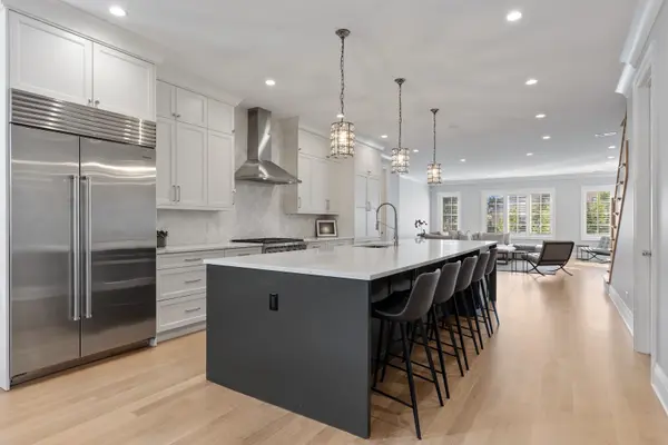 1142 W Diversey Pkwy #3, Chicago, IL 60614