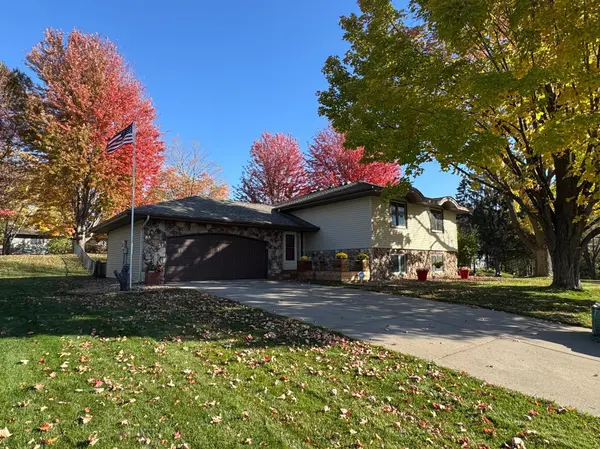 7102 Annapolis LN N, Maple Grove, MN 55311