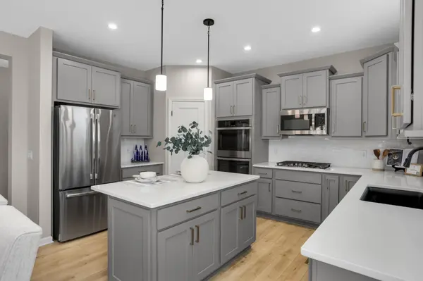5952 Mayfair RD NE, Prior Lake, MN 55372