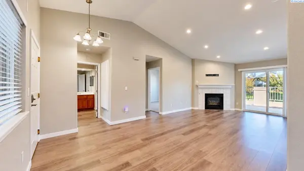 1302 N Montana Street, Kennewick, WA 99301