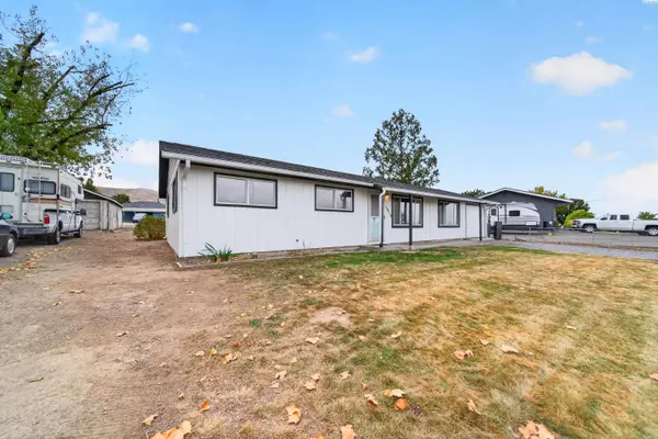 1913 Elwood, Prosser, WA 99350