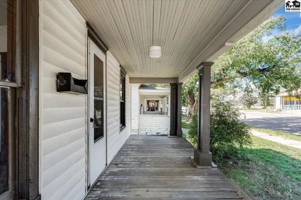 633 E 4th Ave, Hutchinson, KS 67501
