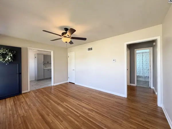 1518 Dixie St, Hutchinson, KS 67501