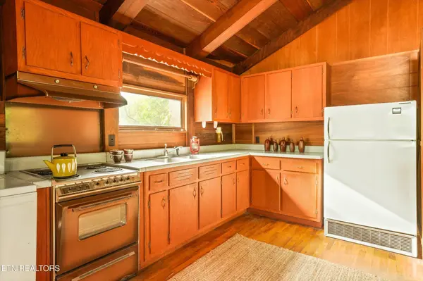 225 Pleasant View Loop, Clinton, TN 37716