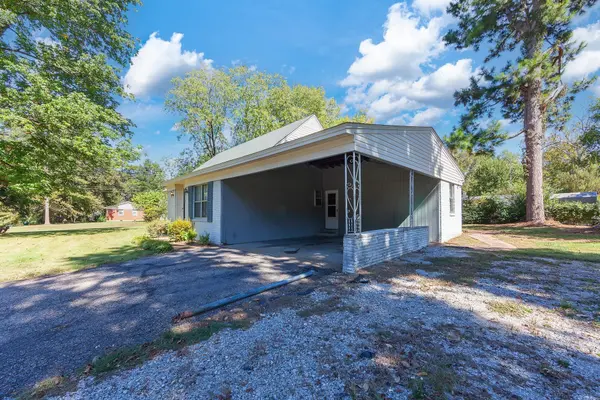 566 Pearson Dr, Jackson, TN 38305
